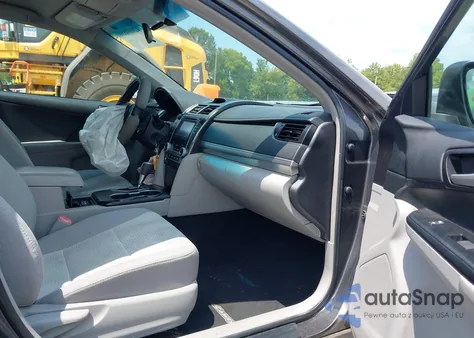 2014 Toyota Camry Le z USA, uszkodzony, nr VIN 4T1BF1FK1EU776946